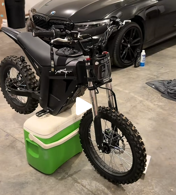 tuttio stark vark stickers